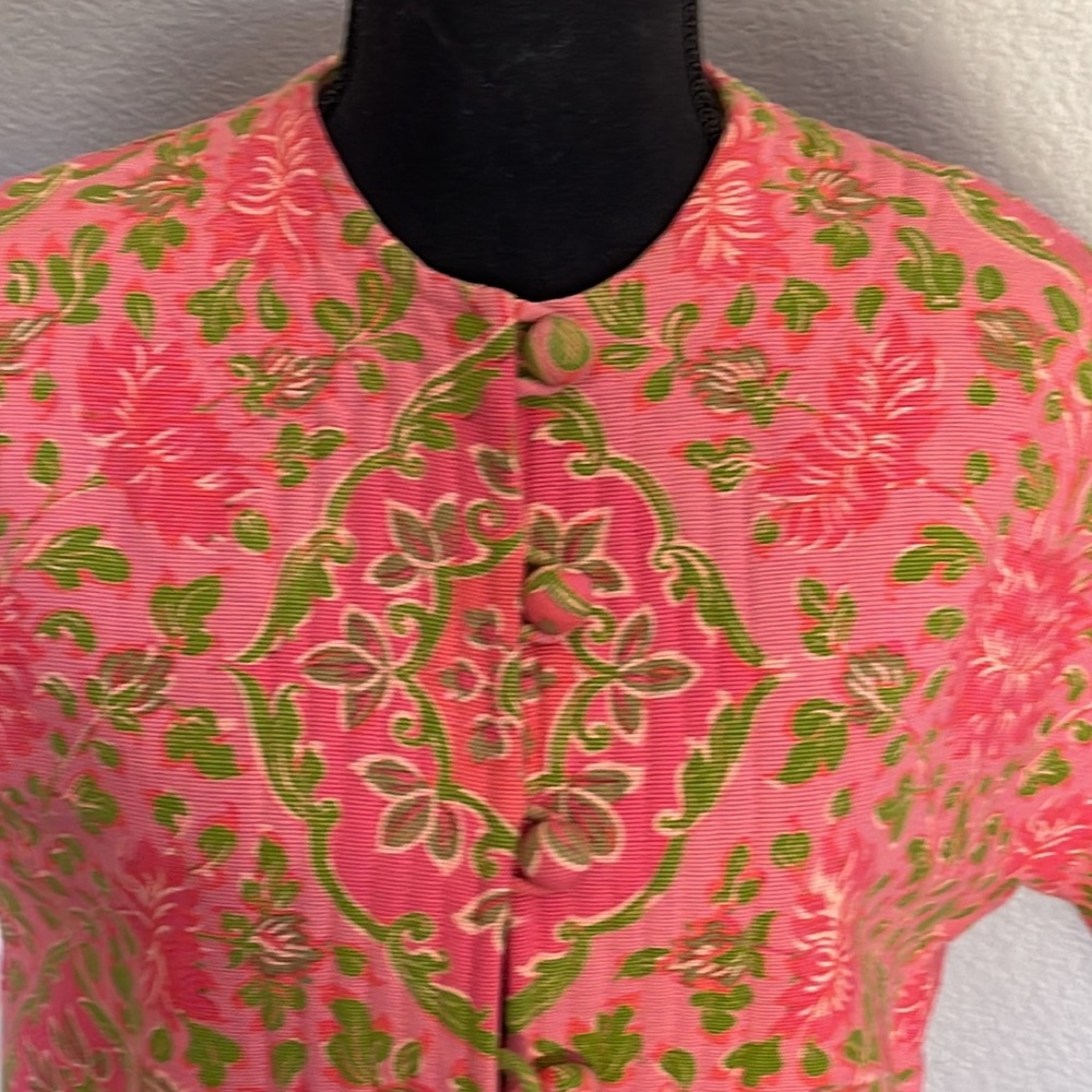Beautiful vintage Design by Choisy Thailand Robe/dress/jacket.Pink floral design